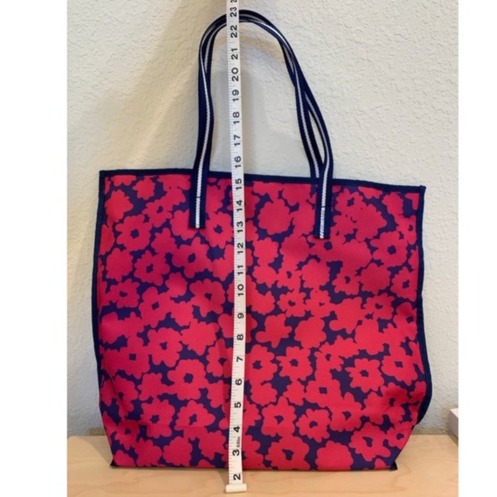 🌺NEW 🌺Pretty Flower Pattern Large Tote - Picture 3 of 7